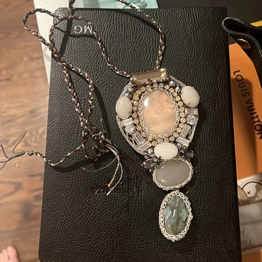 Jem tie necklace - Picture 2 of 3